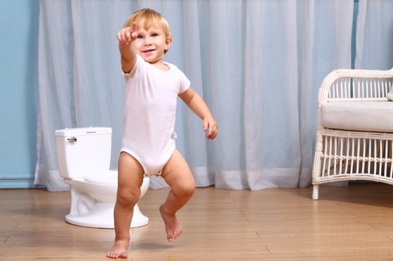 Ouninbear Baño de entrenamiento de plástico blanco con botón de mango para bebés