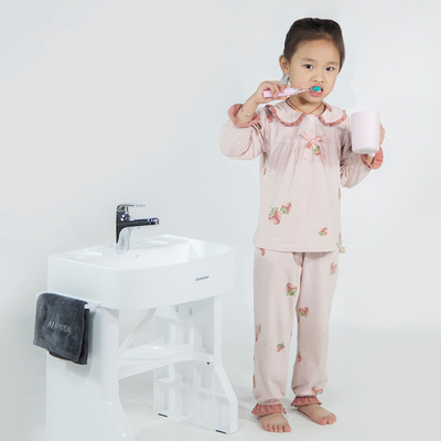 Funcionalidad sostenibleEl fregadero del baño infantil es multifuncional